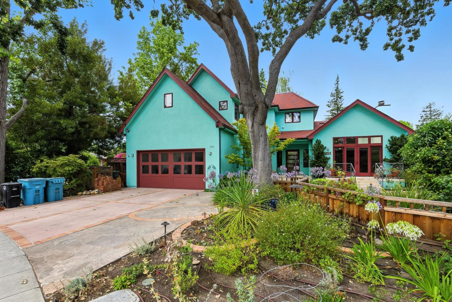 Detail Gallery Image 48 of 61 For 881 Northampton Dr, Palo Alto,  CA 94303 - 5 Beds | 5/1 Baths