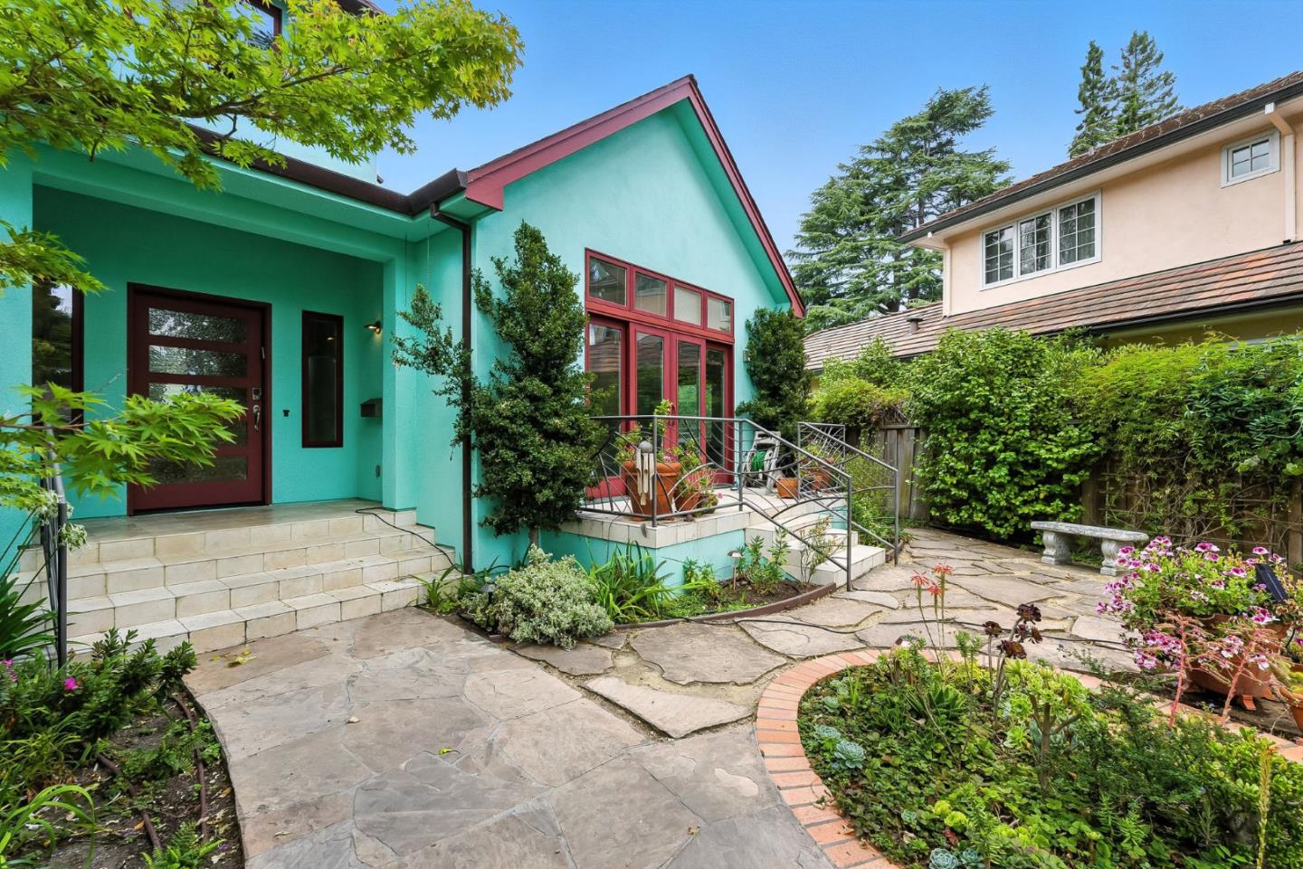 Detail Gallery Image 49 of 61 For 881 Northampton Dr, Palo Alto,  CA 94303 - 5 Beds | 5/1 Baths