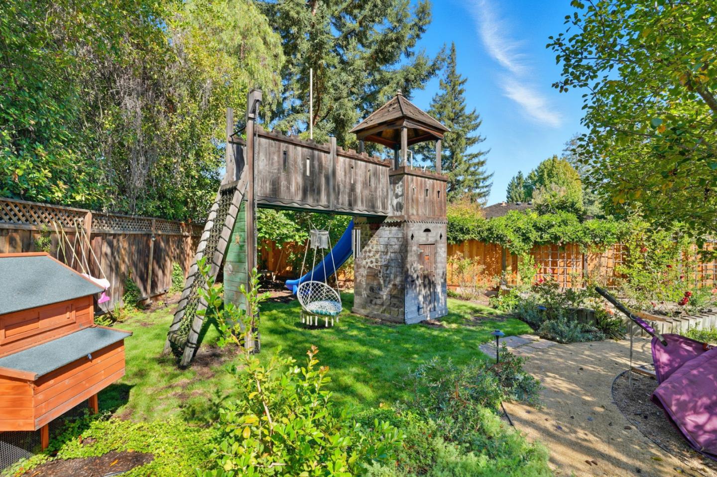 Detail Gallery Image 64 of 69 For 881 Northampton Dr, Palo Alto,  CA 94303 - 5 Beds | 5/1 Baths