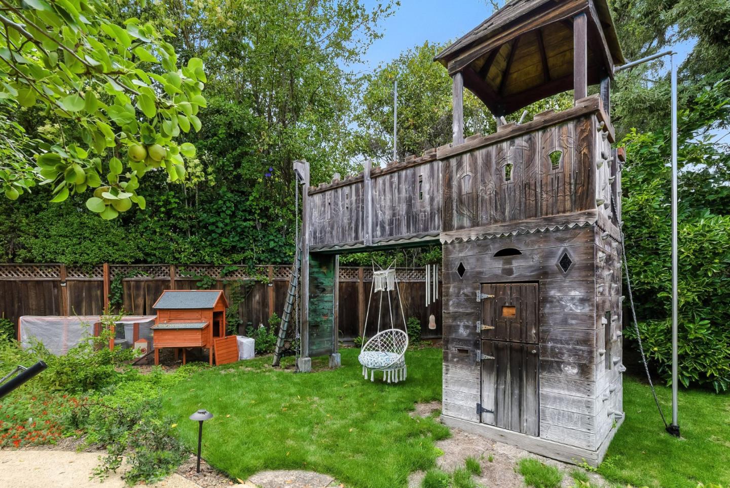 Detail Gallery Image 65 of 69 For 881 Northampton Dr, Palo Alto,  CA 94303 - 5 Beds | 5/1 Baths