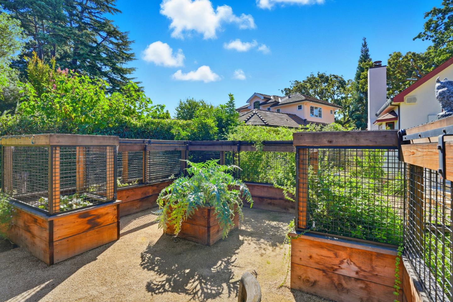 Detail Gallery Image 66 of 69 For 881 Northampton Dr, Palo Alto,  CA 94303 - 5 Beds | 5/1 Baths