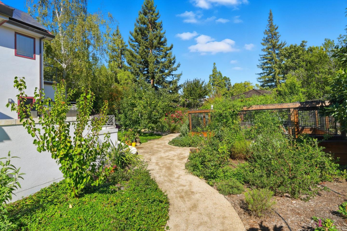 Detail Gallery Image 68 of 69 For 881 Northampton Dr, Palo Alto,  CA 94303 - 5 Beds | 5/1 Baths
