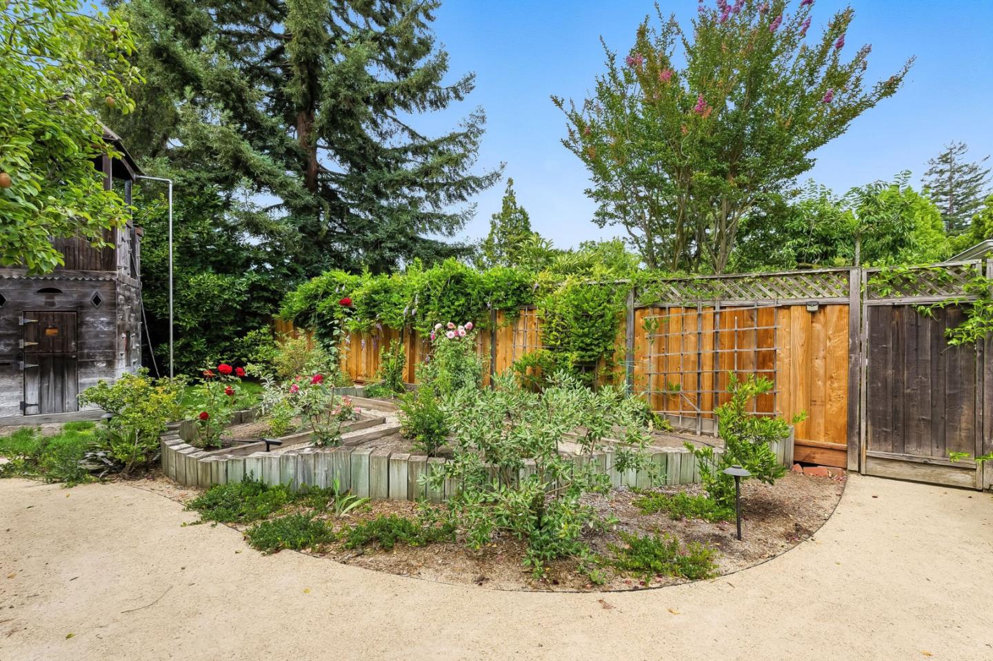 Detail Gallery Image 69 of 69 For 881 Northampton Dr, Palo Alto,  CA 94303 - 5 Beds | 5/1 Baths