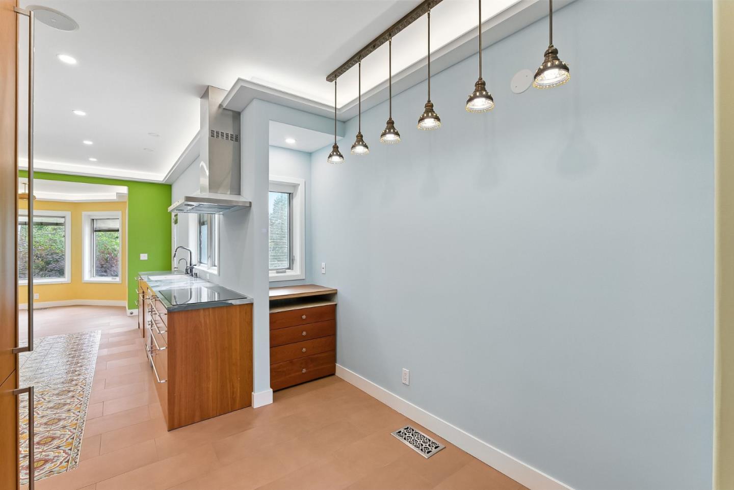Detail Gallery Image 8 of 61 For 881 Northampton Dr, Palo Alto,  CA 94303 - 5 Beds | 5/1 Baths