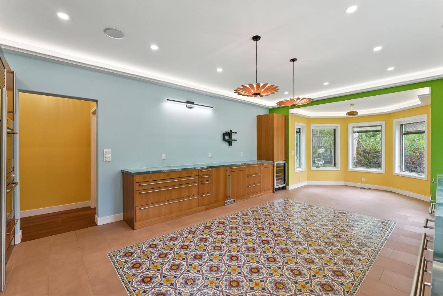 Detail Gallery Image 9 of 61 For 881 Northampton Dr, Palo Alto,  CA 94303 - 5 Beds | 5/1 Baths