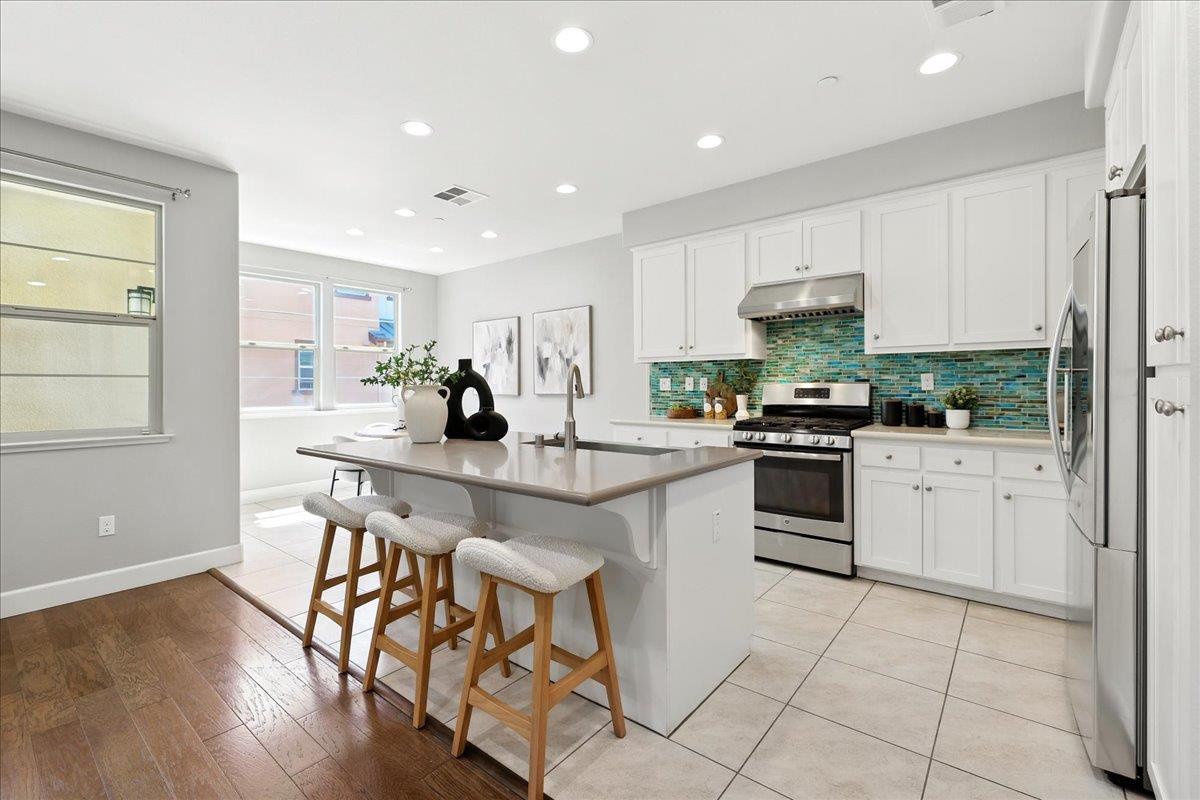 Detail Gallery Image 13 of 55 For 2955 via Roma Pl #42,  Santa Clara,  CA 95051 - 2 Beds | 2/1 Baths