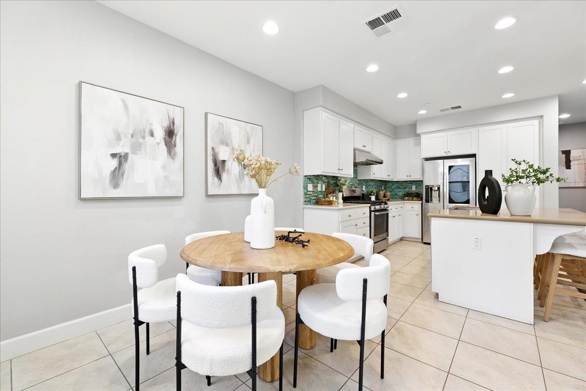 Detail Gallery Image 14 of 55 For 2955 via Roma Pl #42,  Santa Clara,  CA 95051 - 2 Beds | 2/1 Baths