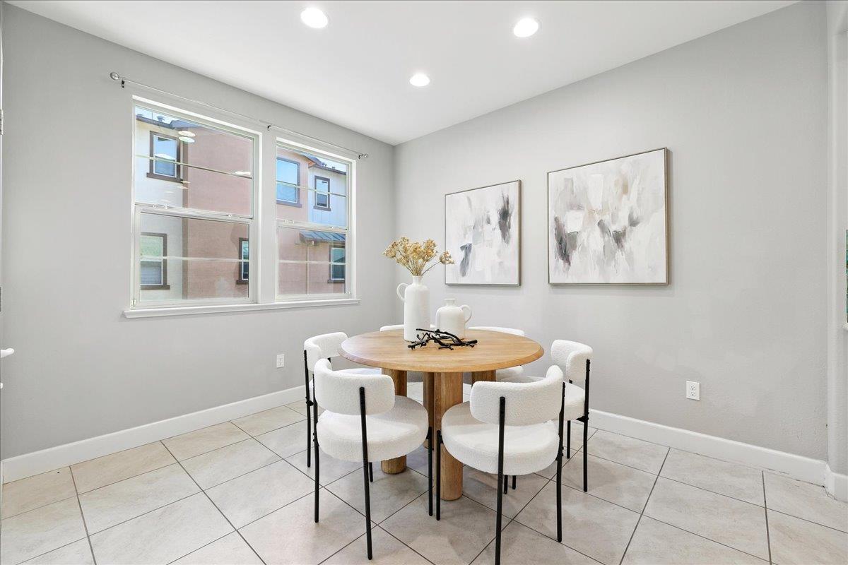 Detail Gallery Image 15 of 55 For 2955 via Roma Pl #42,  Santa Clara,  CA 95051 - 2 Beds | 2/1 Baths