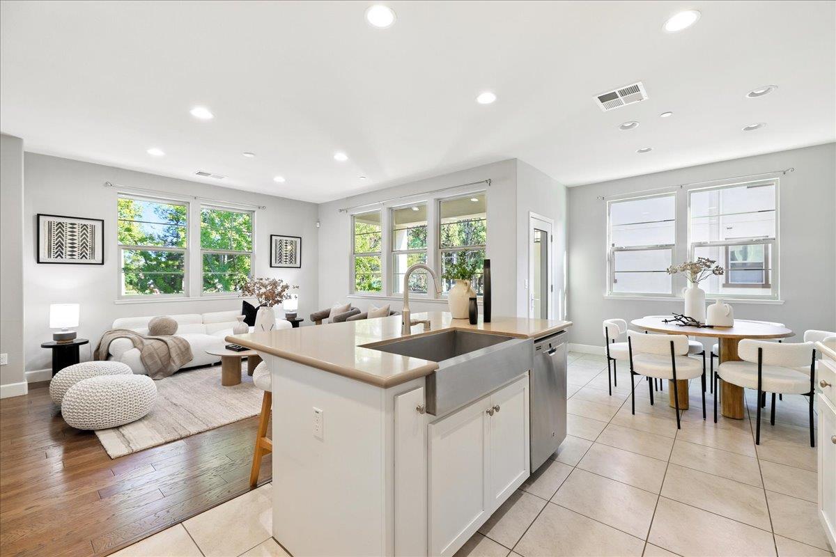 Detail Gallery Image 18 of 55 For 2955 via Roma Pl #42,  Santa Clara,  CA 95051 - 2 Beds | 2/1 Baths