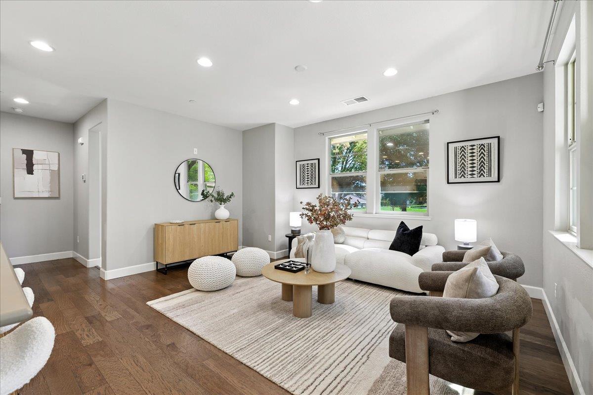 Detail Gallery Image 2 of 55 For 2955 via Roma Pl #42,  Santa Clara,  CA 95051 - 2 Beds | 2/1 Baths