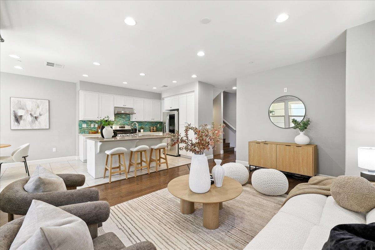Detail Gallery Image 6 of 55 For 2955 via Roma Pl #42,  Santa Clara,  CA 95051 - 2 Beds | 2/1 Baths