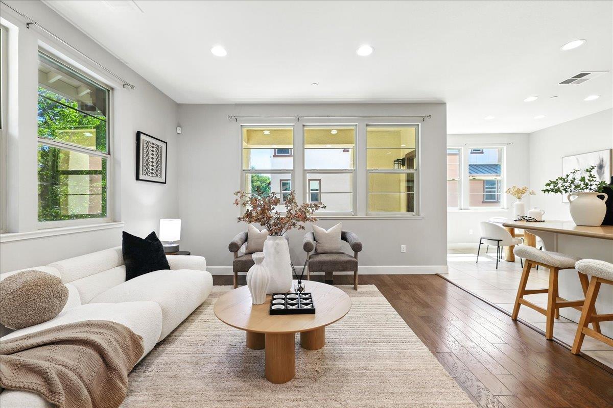 Detail Gallery Image 8 of 55 For 2955 via Roma Pl #42,  Santa Clara,  CA 95051 - 2 Beds | 2/1 Baths