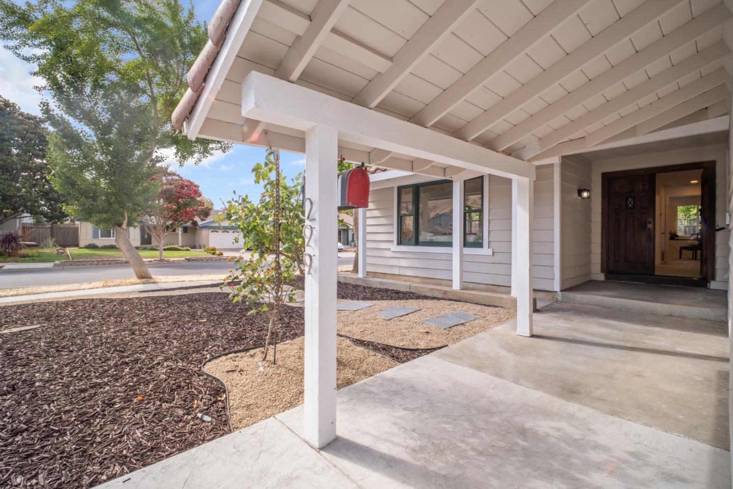 Detail Gallery Image 3 of 38 For 299 Moraga Way, San Jose,  CA 95119 - 3 Beds | 2 Baths