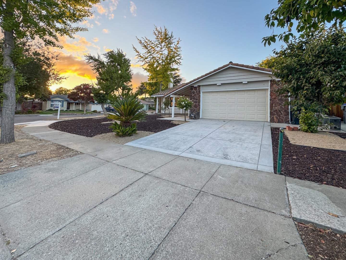 Detail Gallery Image 33 of 38 For 299 Moraga Way, San Jose,  CA 95119 - 3 Beds | 2 Baths