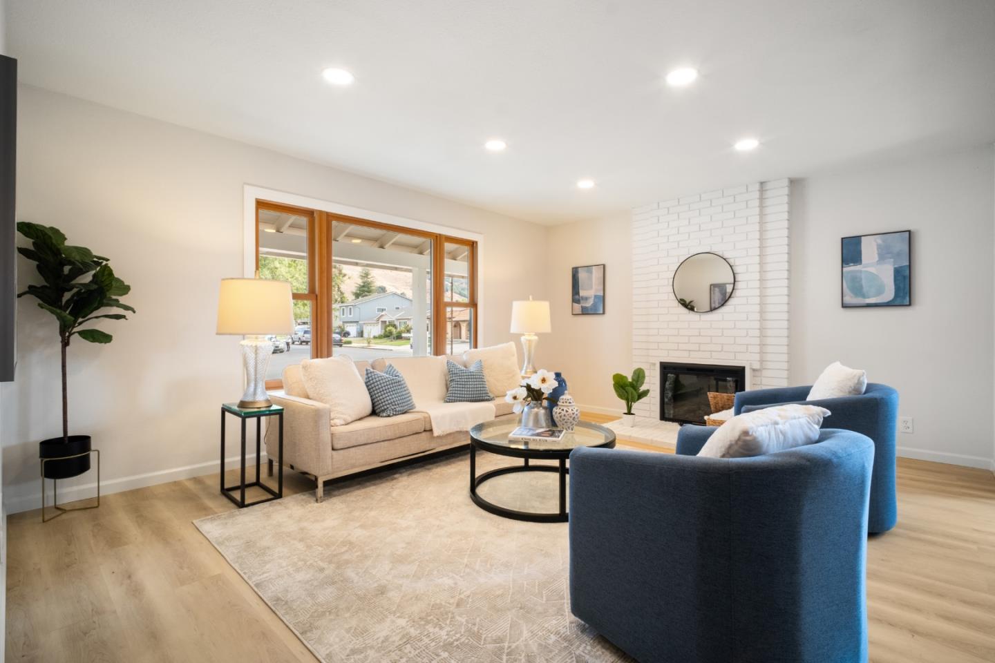 Detail Gallery Image 4 of 38 For 299 Moraga Way, San Jose,  CA 95119 - 3 Beds | 2 Baths