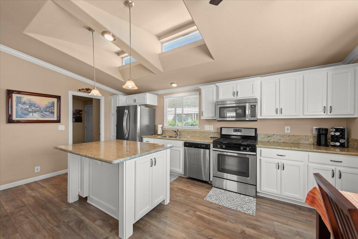 Detail Gallery Image 11 of 42 For 275 Burnett Ave #133,  Morgan Hill,  CA 95037 - 3 Beds | 2 Baths