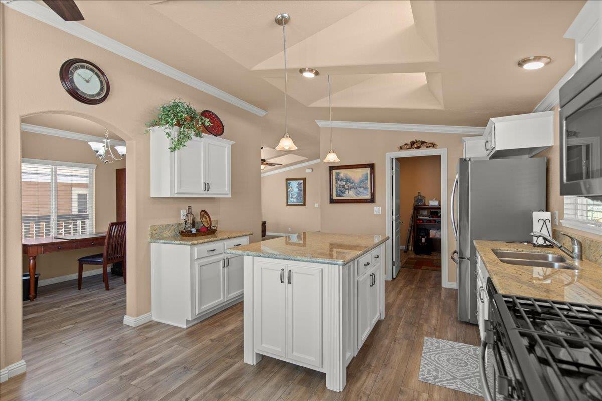 Detail Gallery Image 13 of 42 For 275 Burnett Ave #133,  Morgan Hill,  CA 95037 - 3 Beds | 2 Baths