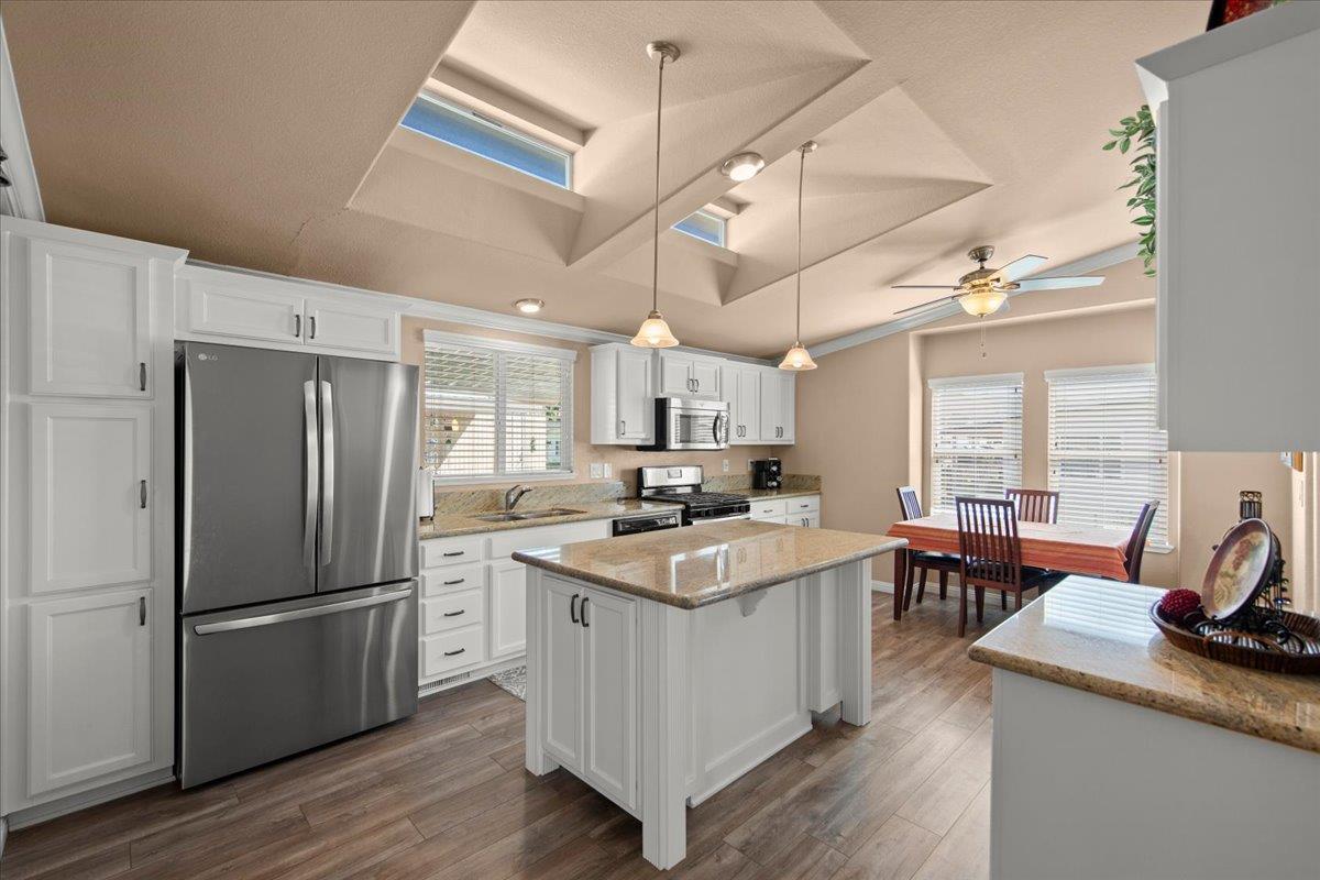 Detail Gallery Image 16 of 42 For 275 Burnett Ave #133,  Morgan Hill,  CA 95037 - 3 Beds | 2 Baths