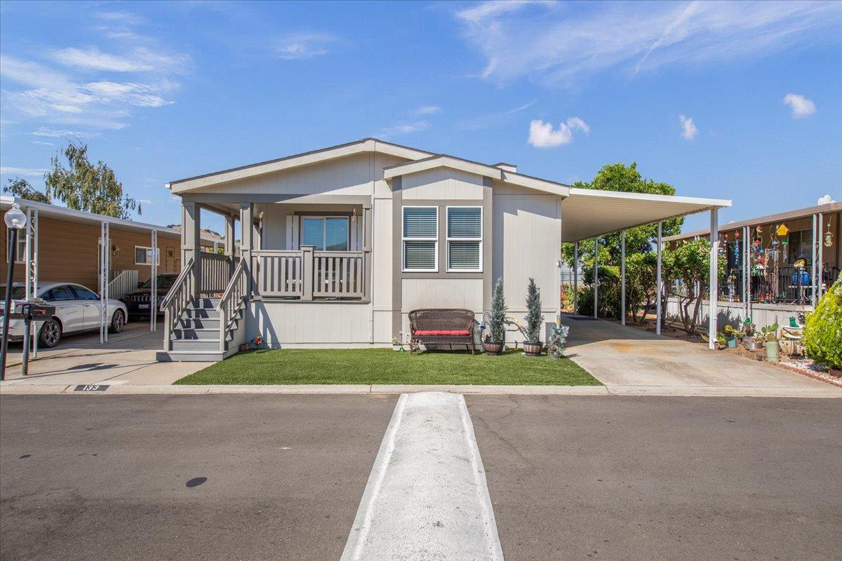 Detail Gallery Image 2 of 42 For 275 Burnett Ave #133,  Morgan Hill,  CA 95037 - 3 Beds | 2 Baths