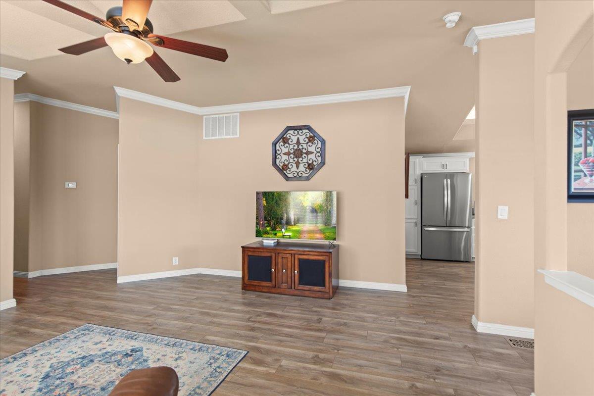 Detail Gallery Image 4 of 42 For 275 Burnett Ave #133,  Morgan Hill,  CA 95037 - 3 Beds | 2 Baths