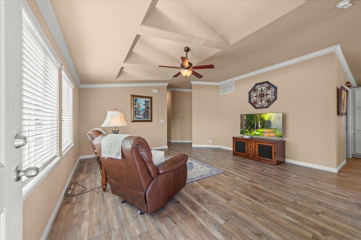Detail Gallery Image 5 of 42 For 275 Burnett Ave #133,  Morgan Hill,  CA 95037 - 3 Beds | 2 Baths