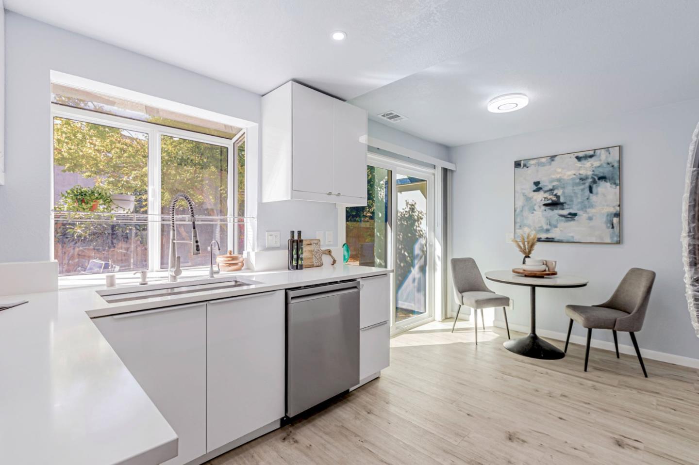 Detail Gallery Image 11 of 43 For 2129 Doxey Dr, San Jose,  CA 95131 - 3 Beds | 2/1 Baths