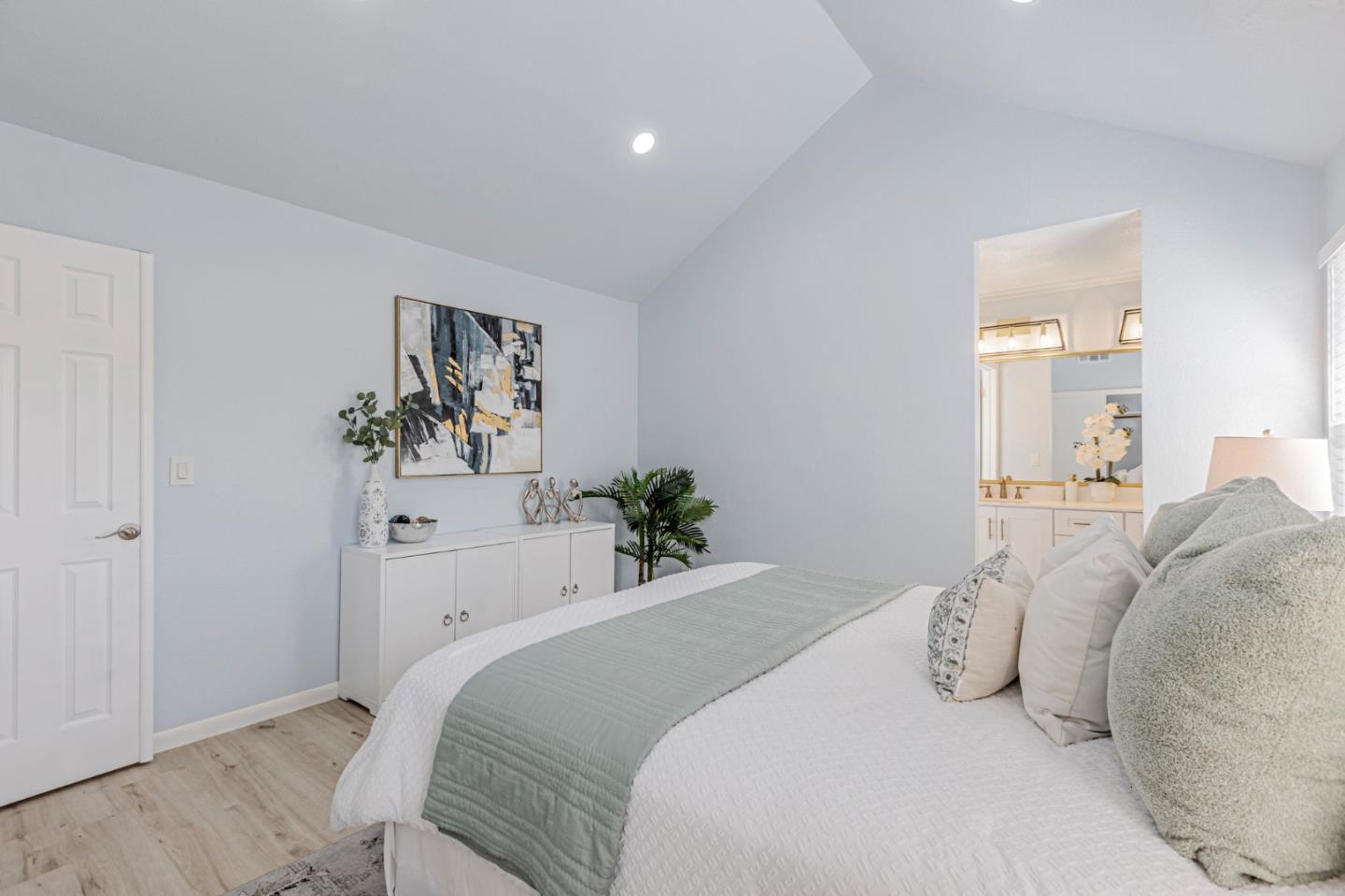 Detail Gallery Image 22 of 43 For 2129 Doxey Dr, San Jose,  CA 95131 - 3 Beds | 2/1 Baths