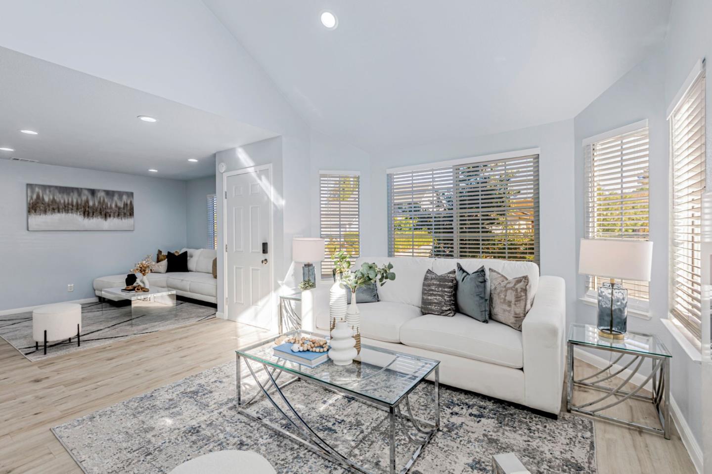 Detail Gallery Image 3 of 43 For 2129 Doxey Dr, San Jose,  CA 95131 - 3 Beds | 2/1 Baths