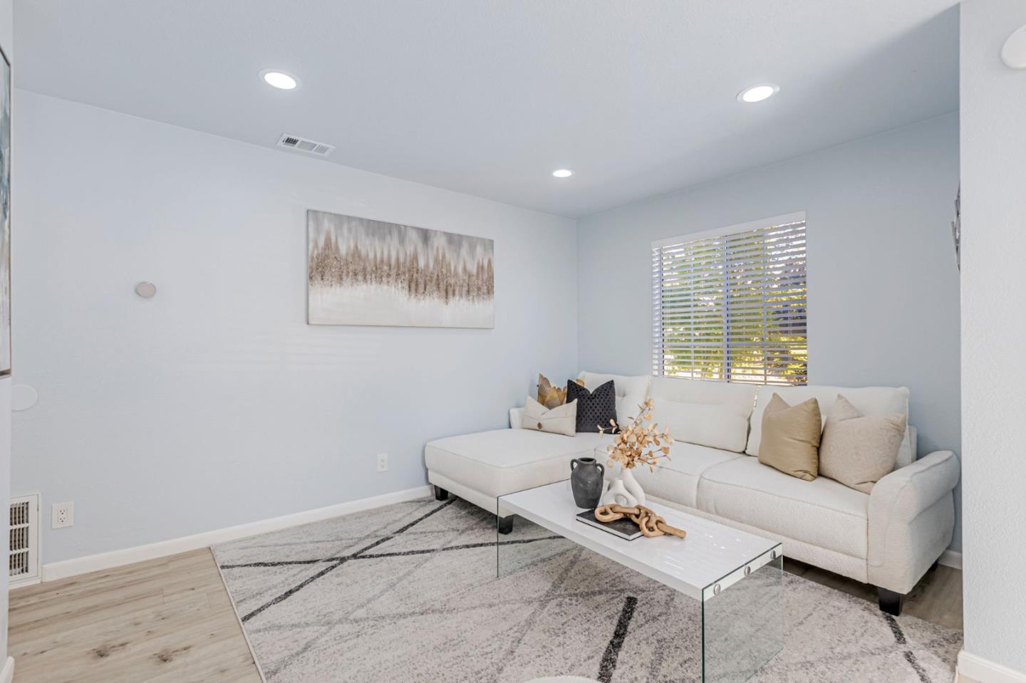 Detail Gallery Image 7 of 43 For 2129 Doxey Dr, San Jose,  CA 95131 - 3 Beds | 2/1 Baths