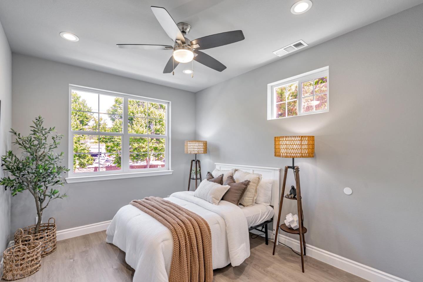 Detail Gallery Image 12 of 23 For 806 Maybeck Pl, Hayward,  CA 94544 - 4 Beds | 4 Baths