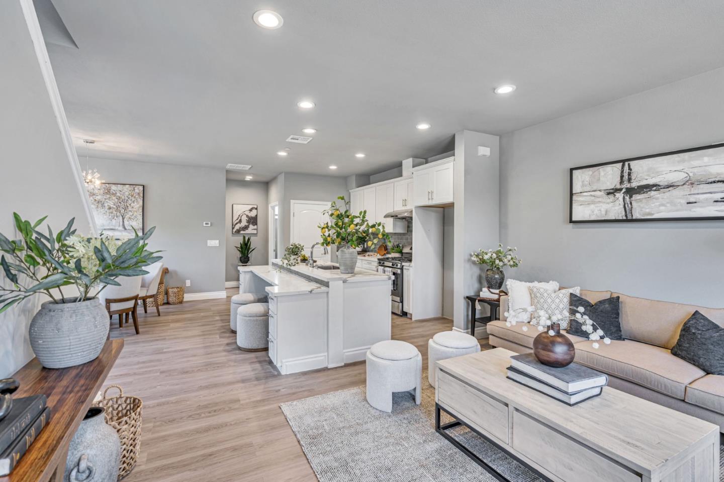 Detail Gallery Image 4 of 23 For 806 Maybeck Pl, Hayward,  CA 94544 - 4 Beds | 4 Baths
