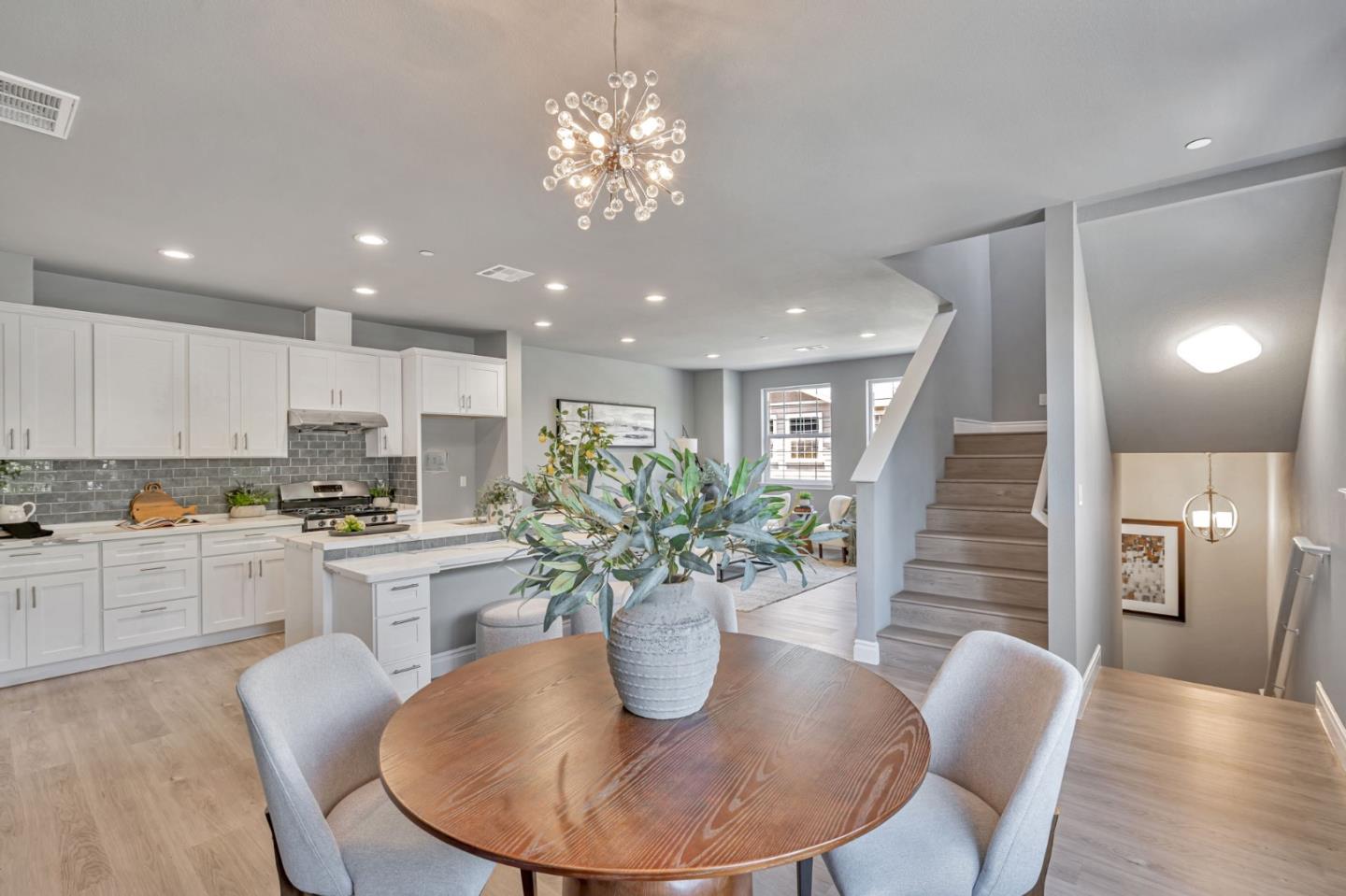 Detail Gallery Image 6 of 23 For 806 Maybeck Pl, Hayward,  CA 94544 - 4 Beds | 4 Baths