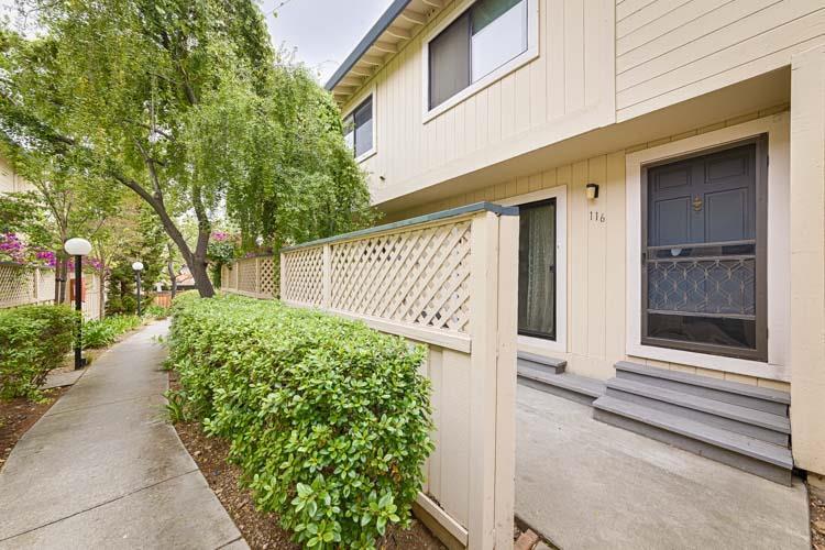 Detail Gallery Image 1 of 15 For 116 Monte Villa Ct, Campbell,  CA 95008 - 2 Beds | 2/1 Baths