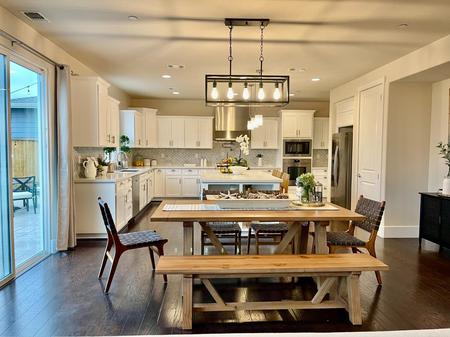 Detail Gallery Image 10 of 30 For 18531 Mcclellan Cir, East Garrison,  CA 93933 - 4 Beds | 3/1 Baths
