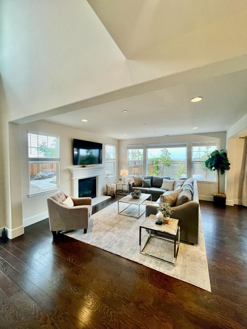 Detail Gallery Image 6 of 30 For 18531 Mcclellan Cir, East Garrison,  CA 93933 - 4 Beds | 3/1 Baths