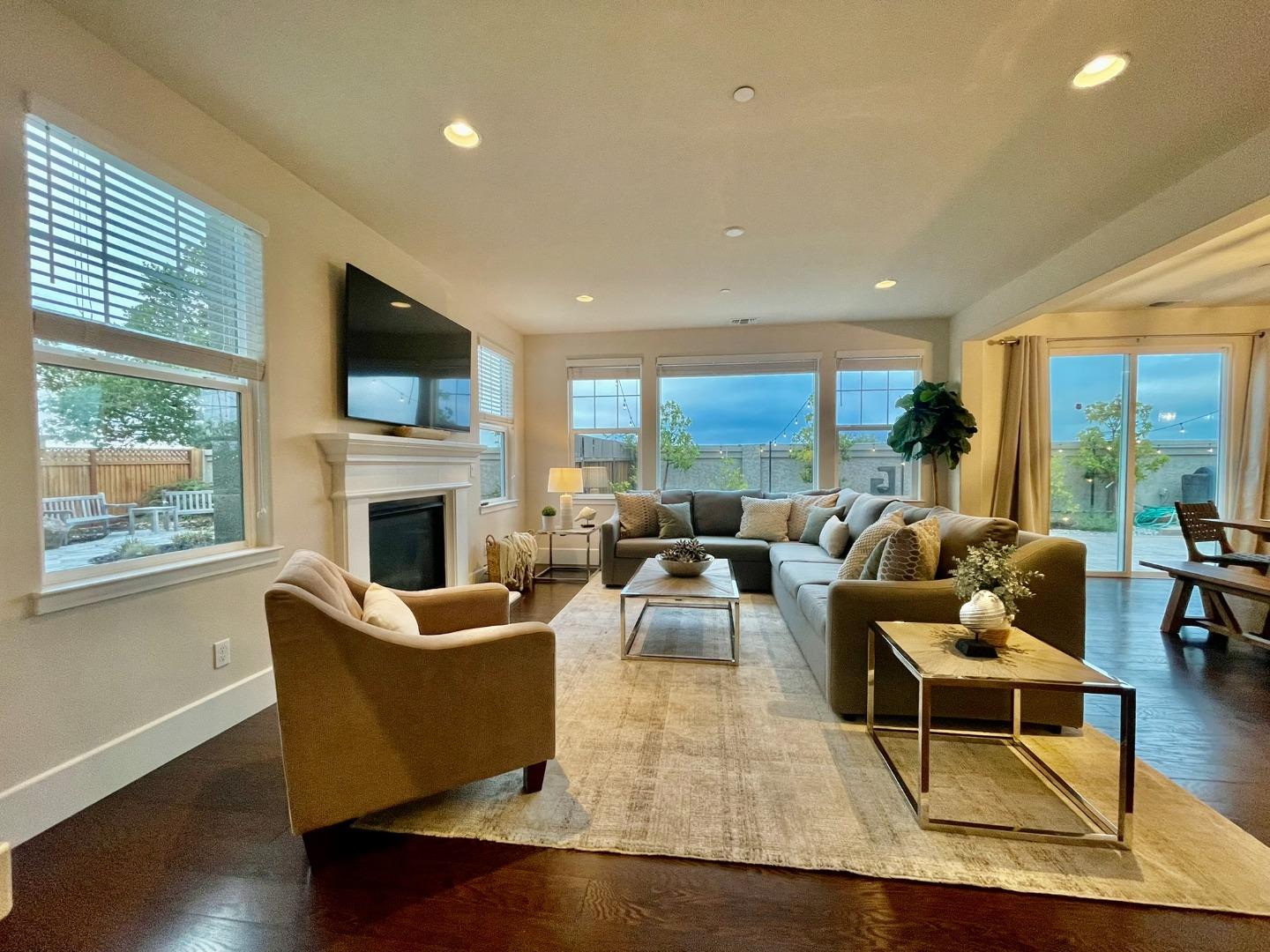 Detail Gallery Image 9 of 30 For 18531 Mcclellan Cir, East Garrison,  CA 93933 - 4 Beds | 3/1 Baths