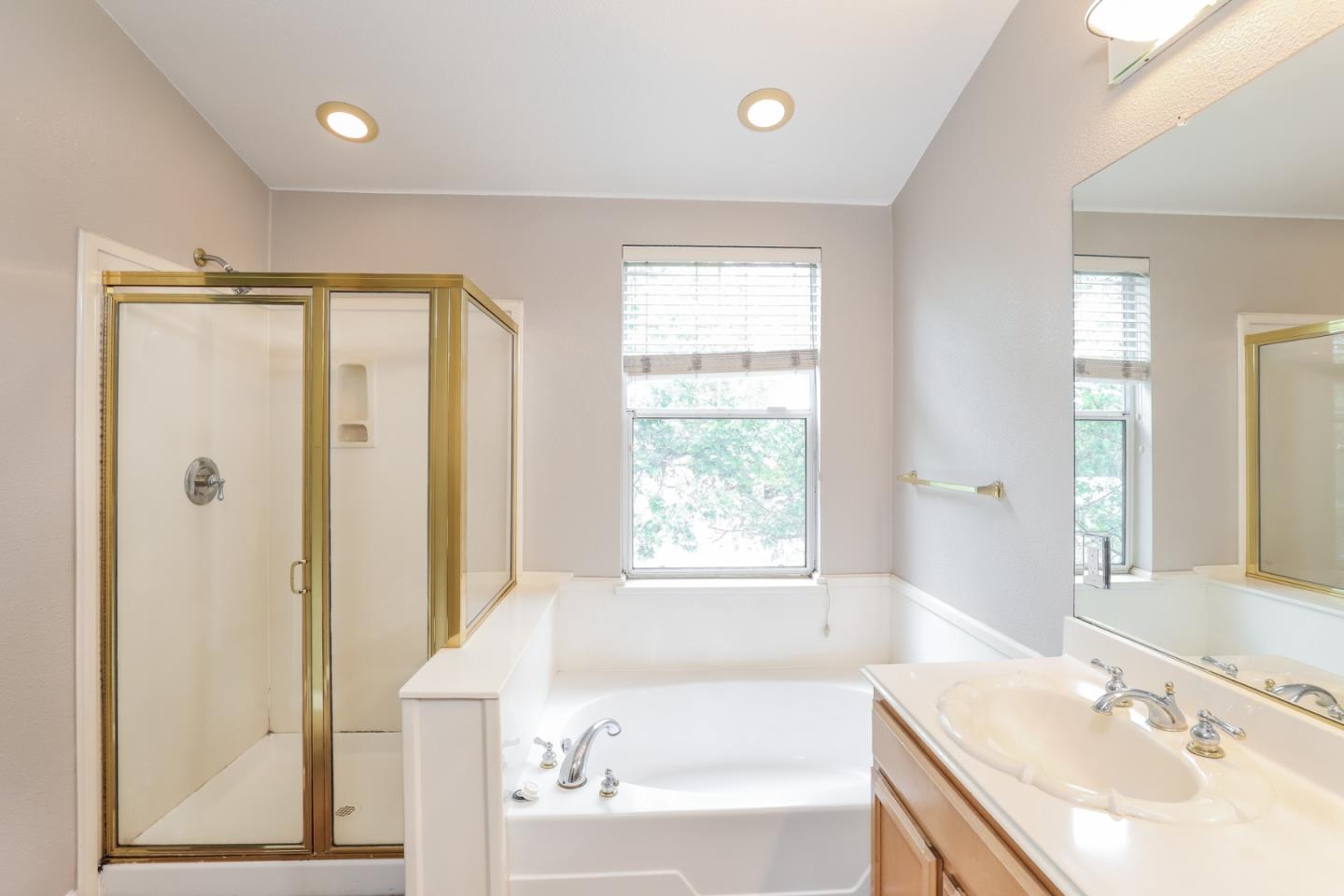 Detail Gallery Image 11 of 24 For 572 Blackwood Ter, Sunnyvale,  CA 94086 - 3 Beds | 2/1 Baths