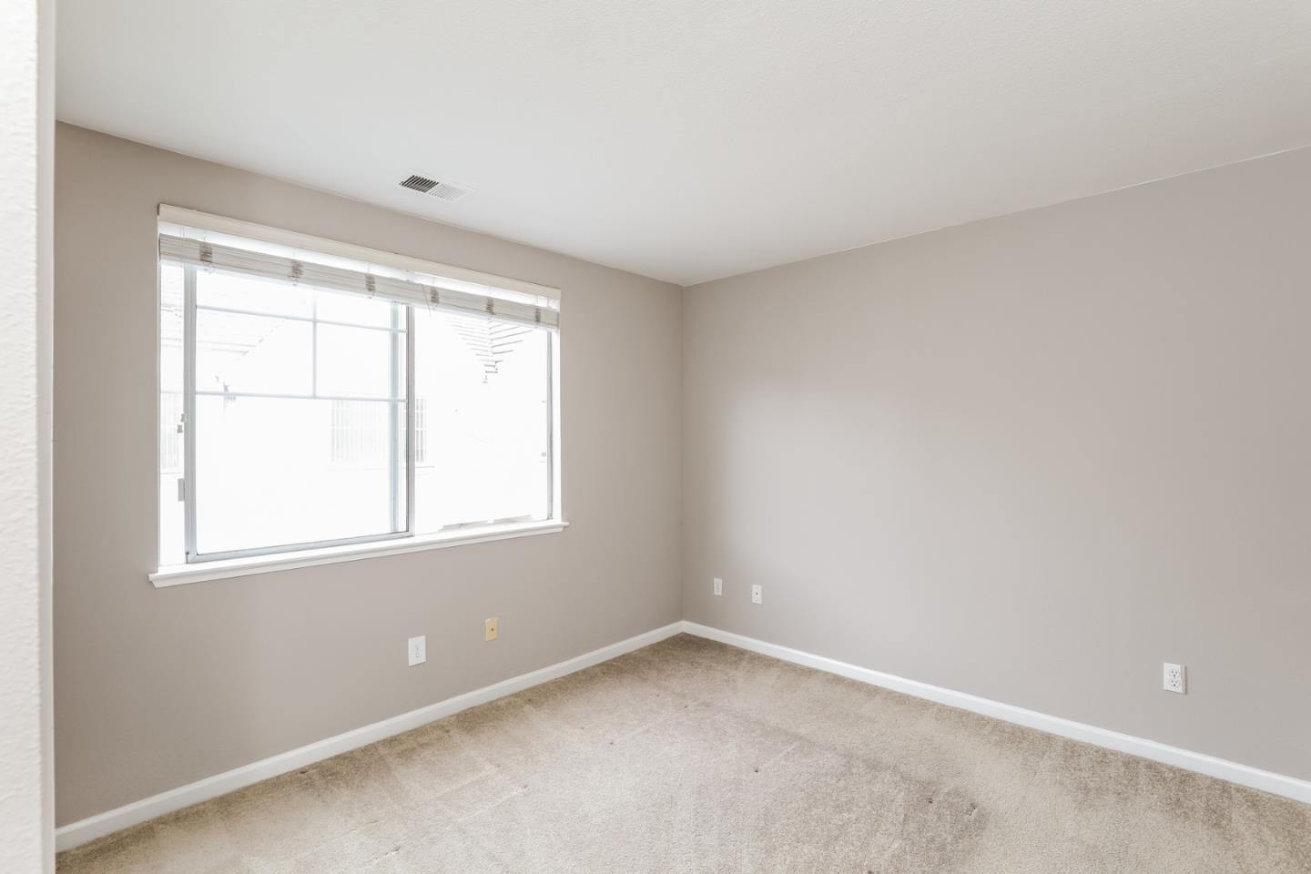 Detail Gallery Image 13 of 24 For 572 Blackwood Ter, Sunnyvale,  CA 94086 - 3 Beds | 2/1 Baths