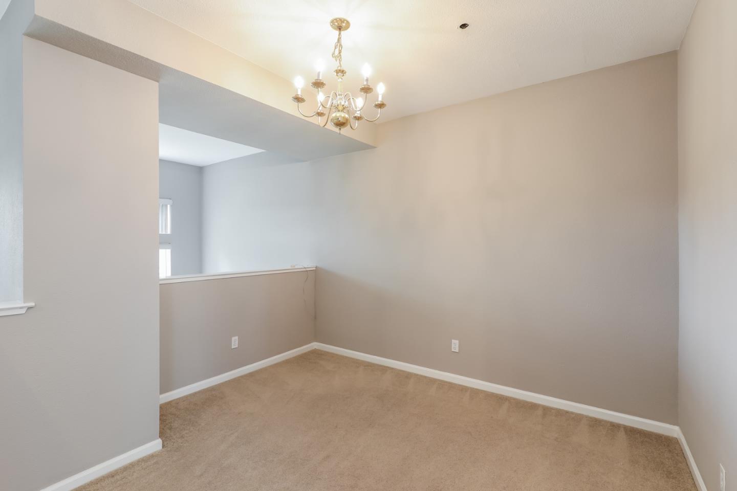 Detail Gallery Image 3 of 24 For 572 Blackwood Ter, Sunnyvale,  CA 94086 - 3 Beds | 2/1 Baths