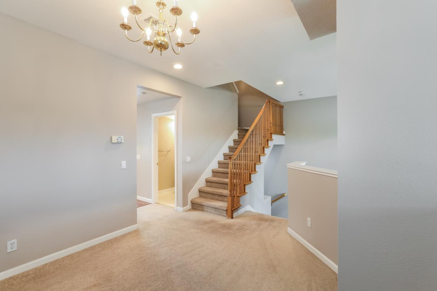 Detail Gallery Image 4 of 24 For 572 Blackwood Ter, Sunnyvale,  CA 94086 - 3 Beds | 2/1 Baths
