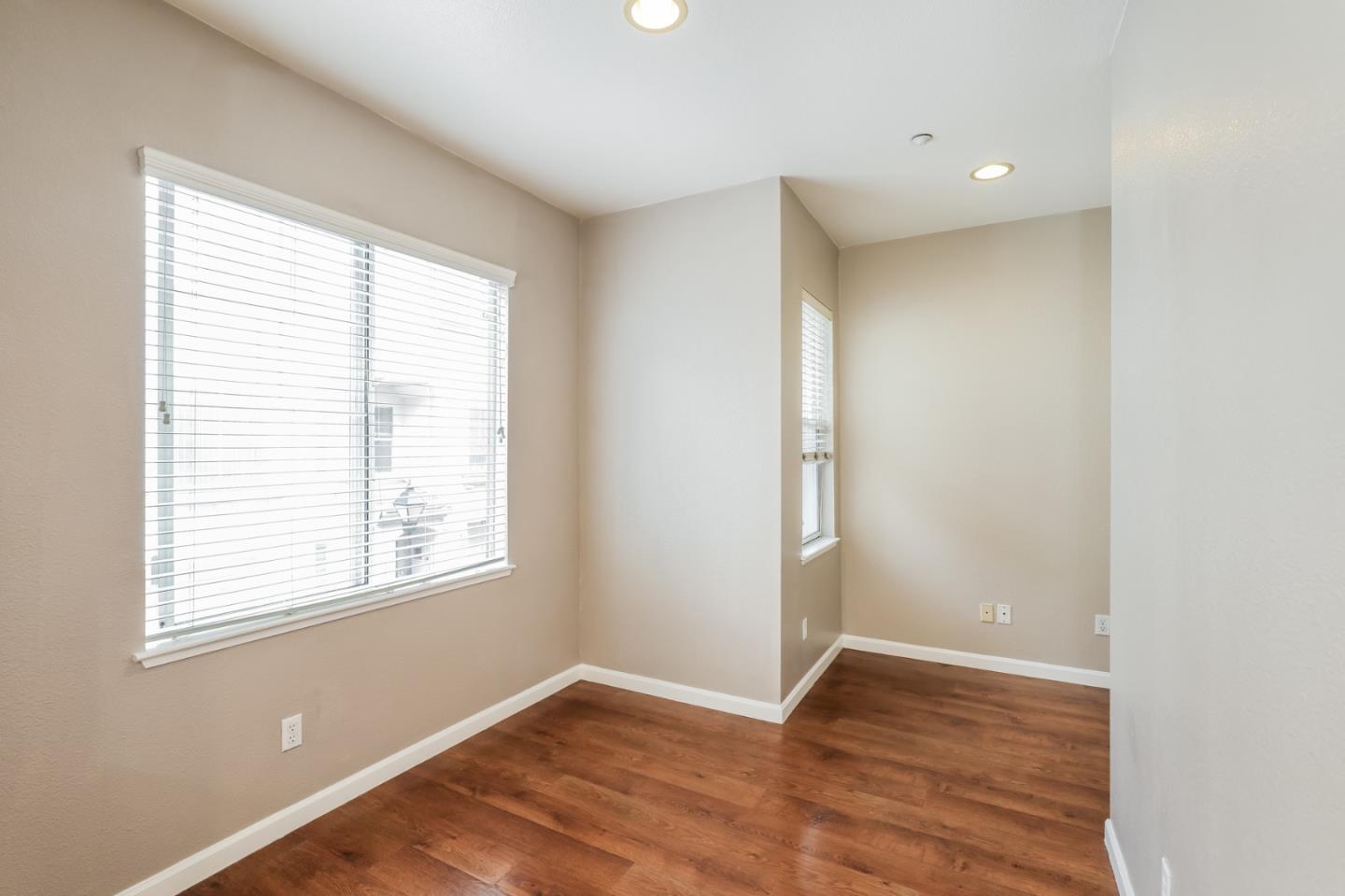 Detail Gallery Image 5 of 24 For 572 Blackwood Ter, Sunnyvale,  CA 94086 - 3 Beds | 2/1 Baths