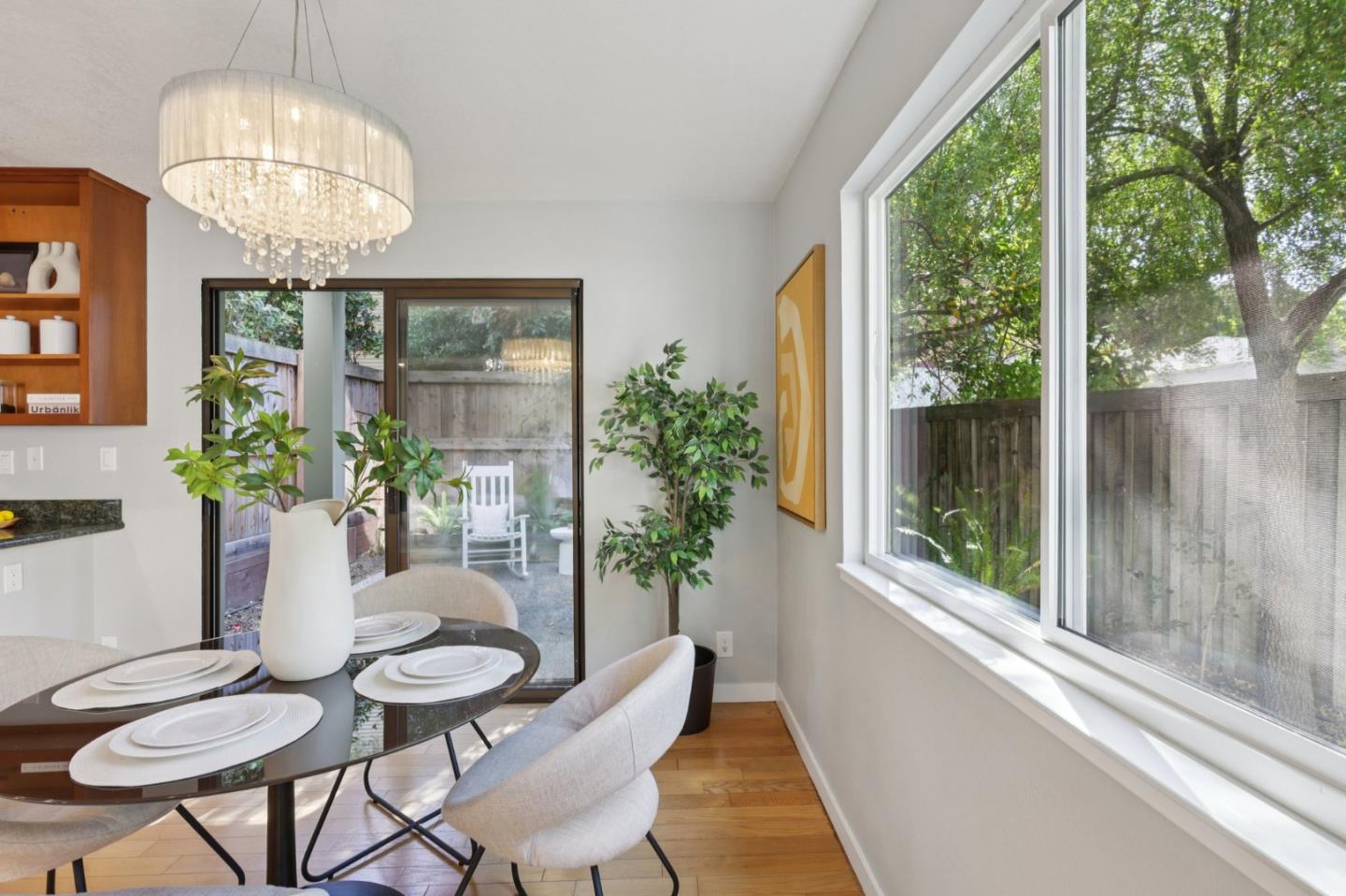Detail Gallery Image 14 of 57 For 1331 Alma St, Palo Alto,  CA 94301 - 2 Beds | 2/1 Baths