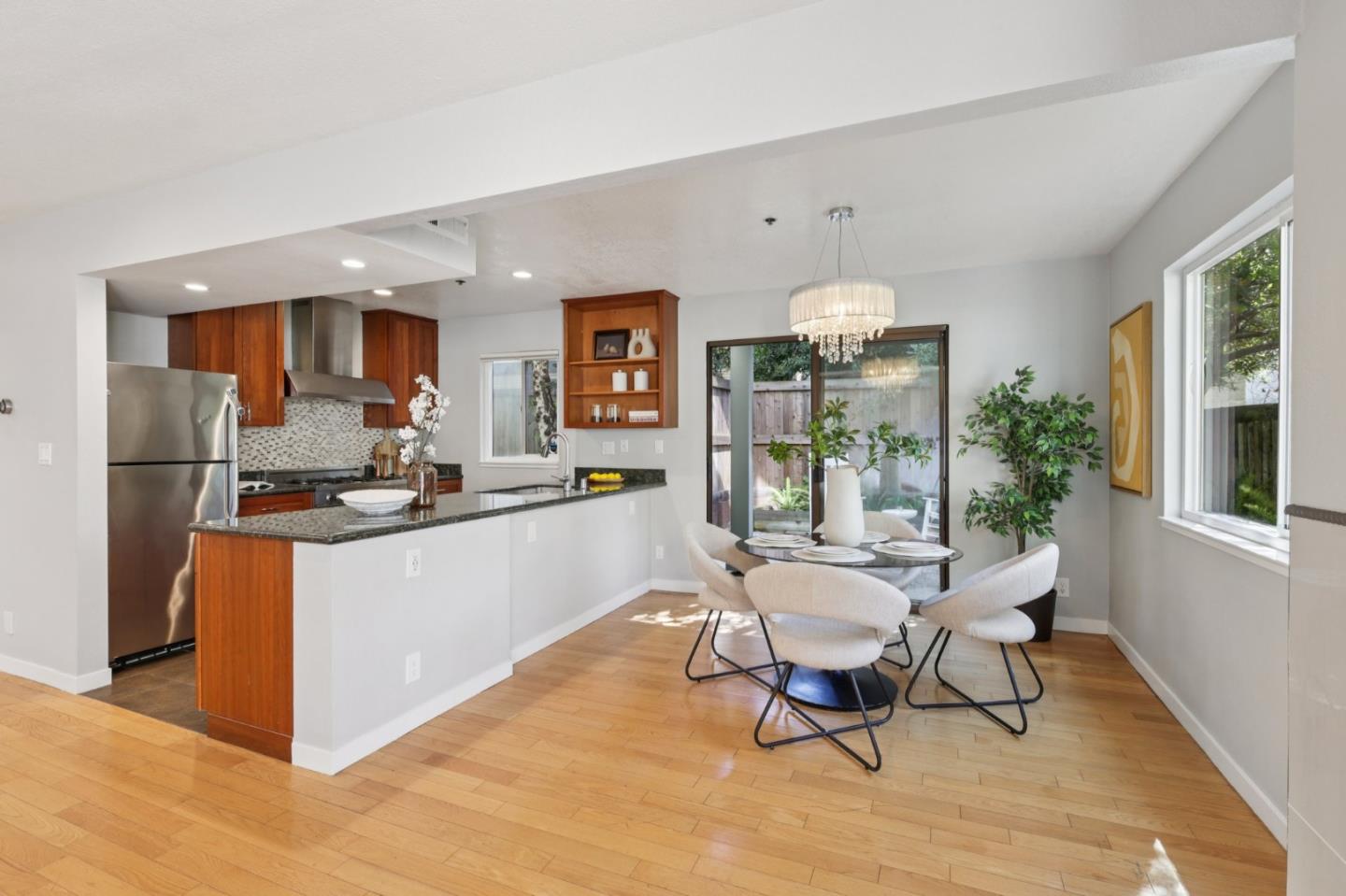 Detail Gallery Image 16 of 57 For 1331 Alma St, Palo Alto,  CA 94301 - 2 Beds | 2/1 Baths