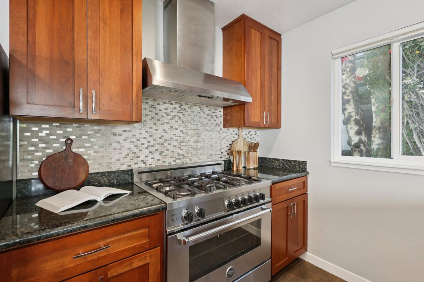 Detail Gallery Image 18 of 57 For 1331 Alma St, Palo Alto,  CA 94301 - 2 Beds | 2/1 Baths