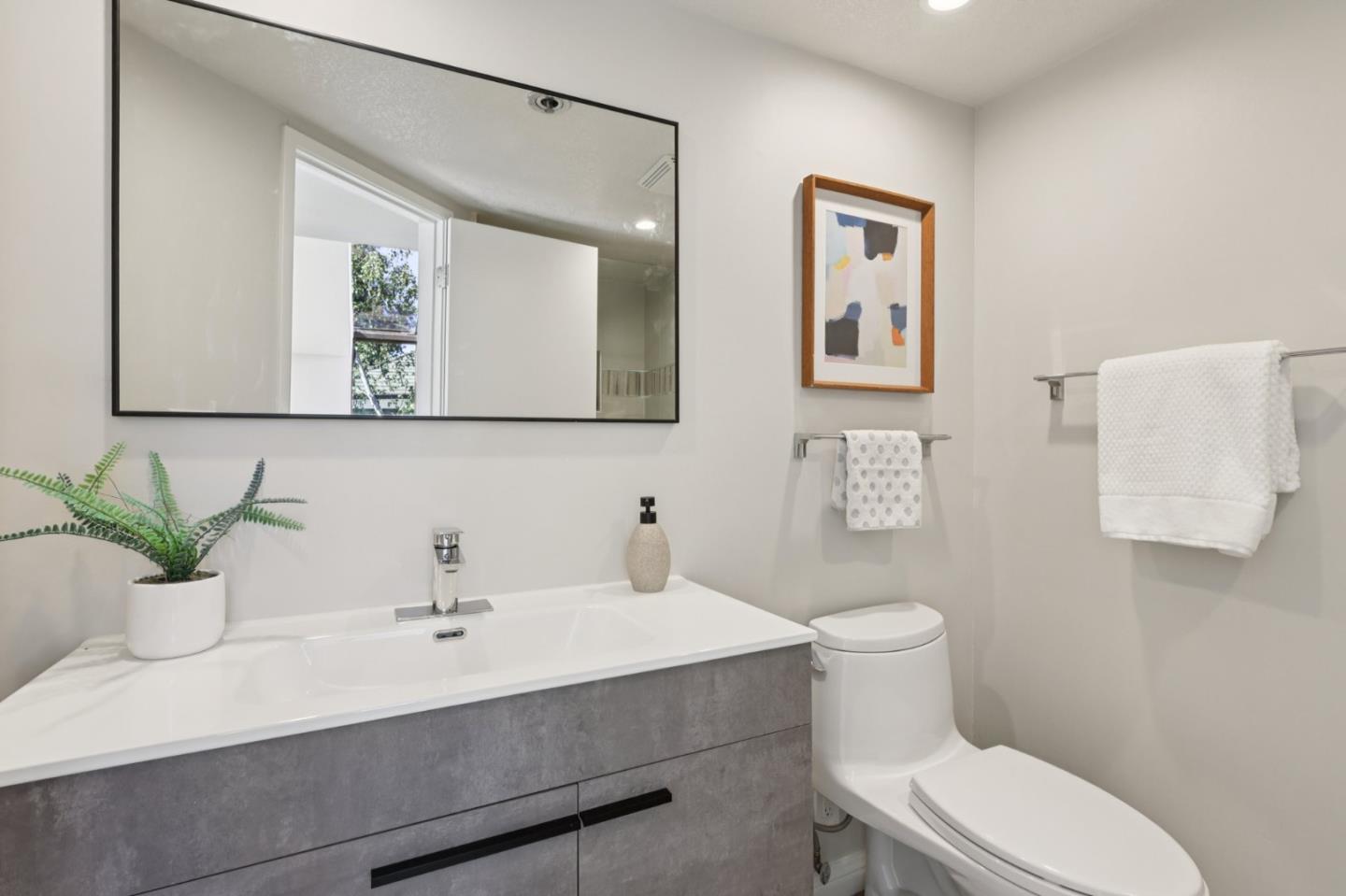 Detail Gallery Image 26 of 57 For 1331 Alma St, Palo Alto,  CA 94301 - 2 Beds | 2/1 Baths
