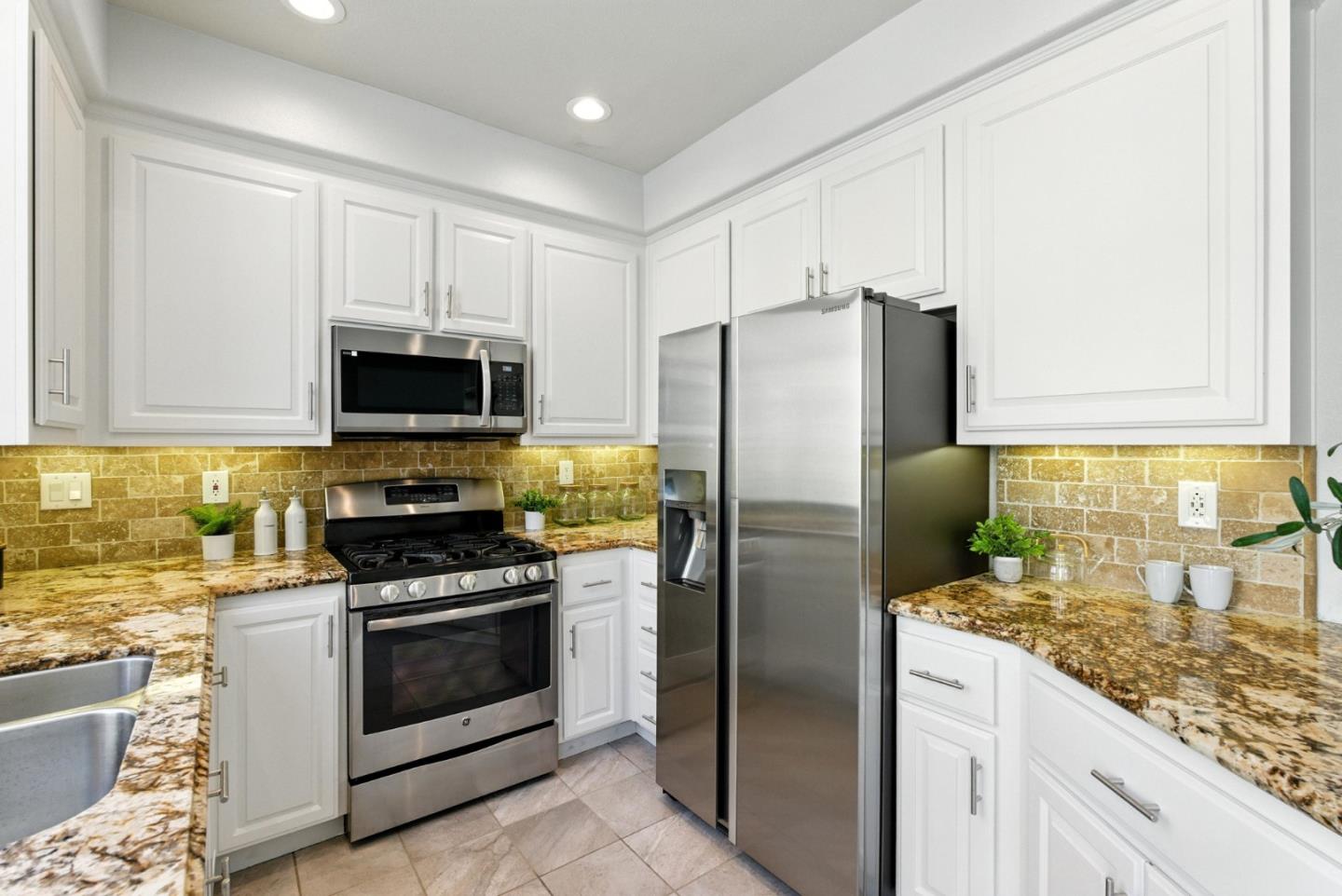 Detail Gallery Image 19 of 61 For 1151 La Rochelle Ter #E,  Sunnyvale,  CA 94089 - 2 Beds | 2/1 Baths
