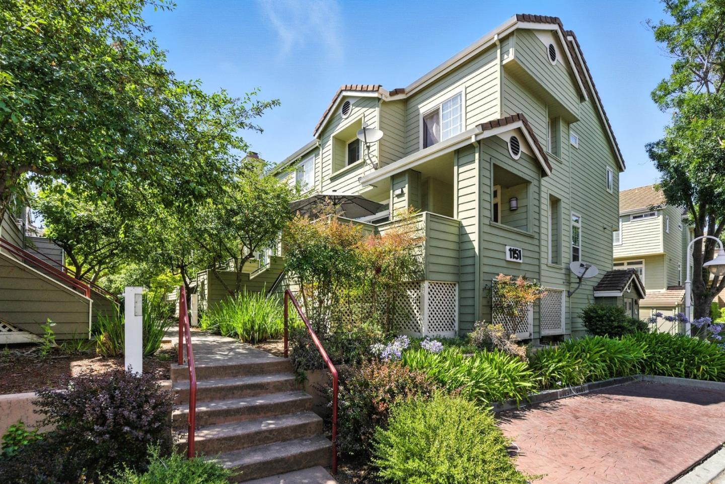 Detail Gallery Image 2 of 61 For 1151 La Rochelle Ter #E,  Sunnyvale,  CA 94089 - 2 Beds | 2/1 Baths