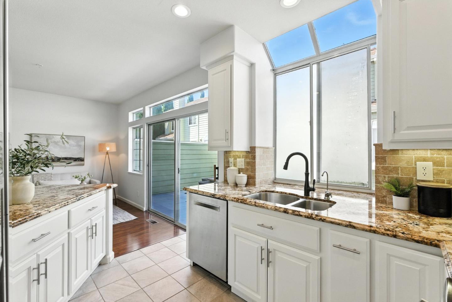 Detail Gallery Image 22 of 61 For 1151 La Rochelle Ter #E,  Sunnyvale,  CA 94089 - 2 Beds | 2/1 Baths