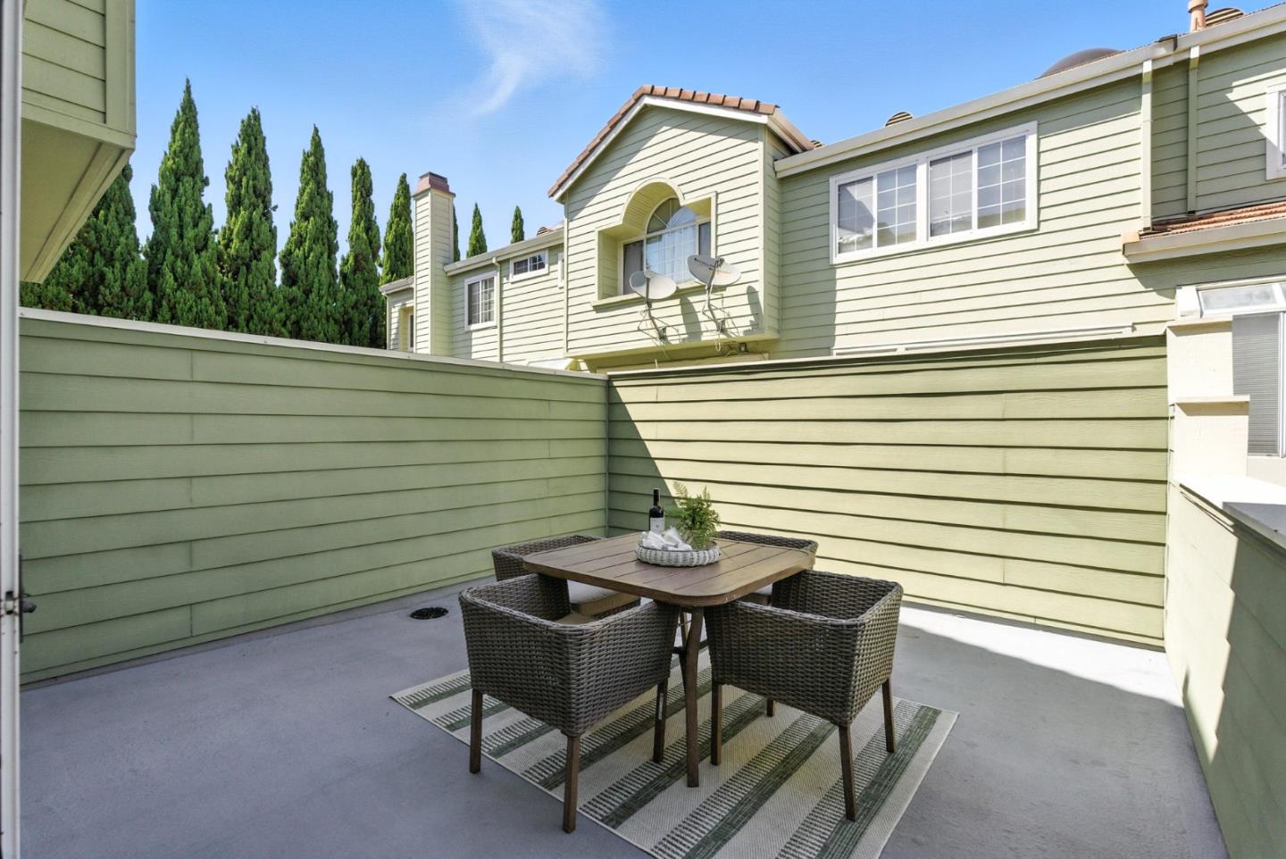 Detail Gallery Image 25 of 61 For 1151 La Rochelle Ter #E,  Sunnyvale,  CA 94089 - 2 Beds | 2/1 Baths