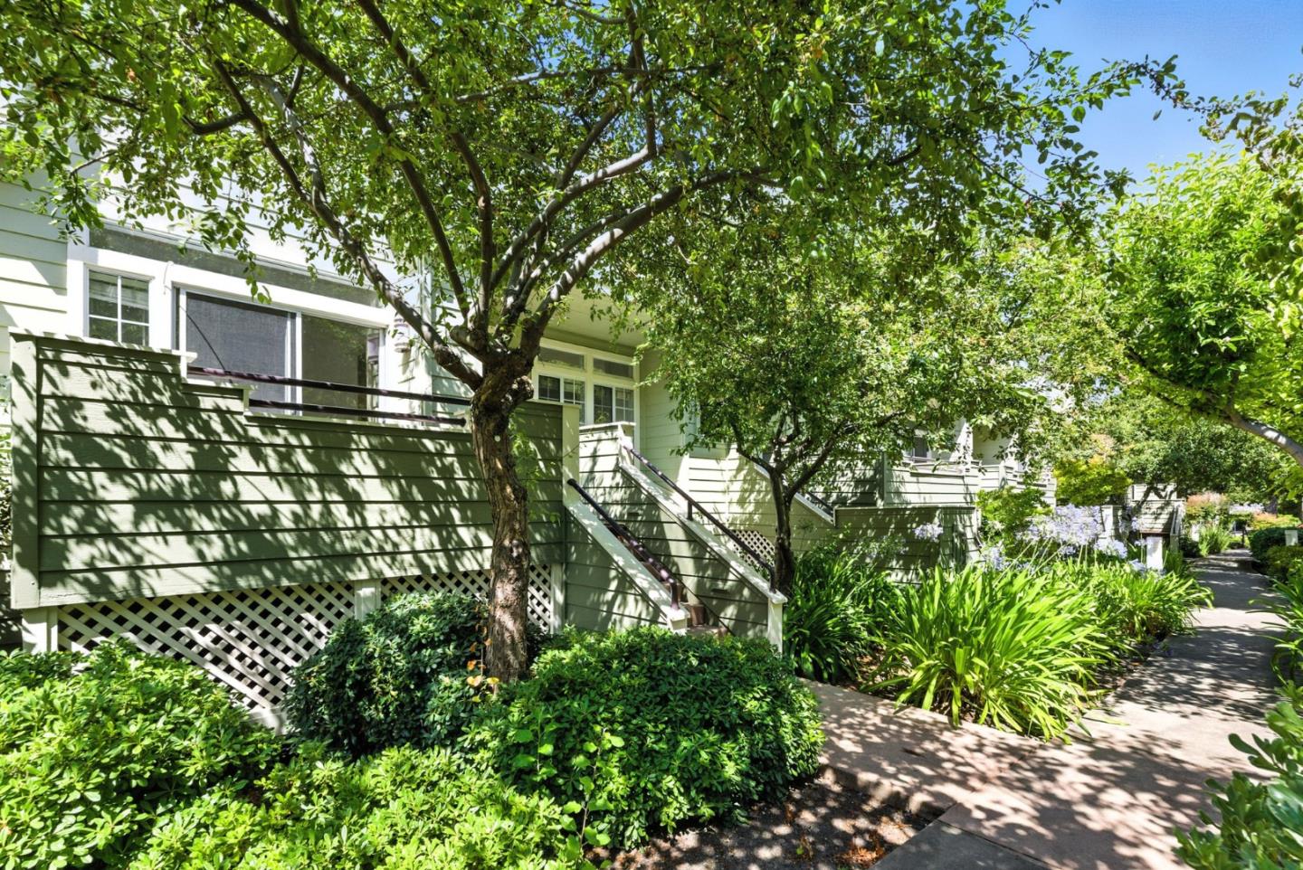 Detail Gallery Image 3 of 61 For 1151 La Rochelle Ter #E,  Sunnyvale,  CA 94089 - 2 Beds | 2/1 Baths
